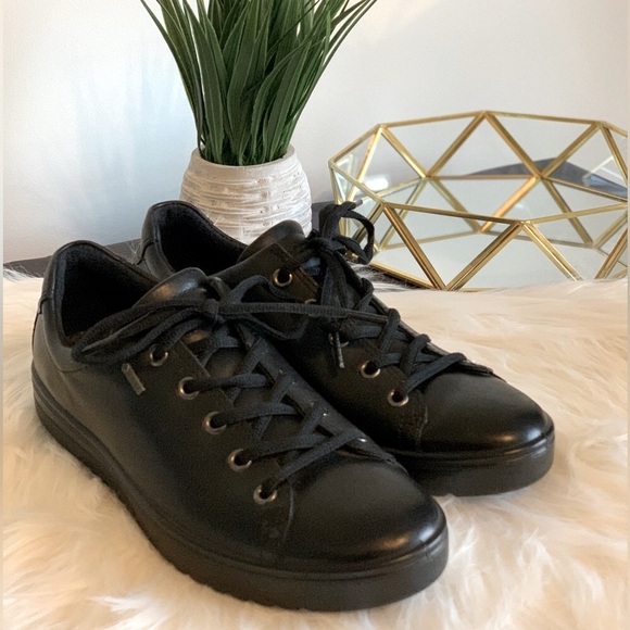 ECCO Black Leather Sneakers - Picture 1 of 4